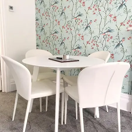 The Chine Stylish Studio Near Beach Free Parking Sleeps Max 4 Pet Friendly Fees Apply-3
